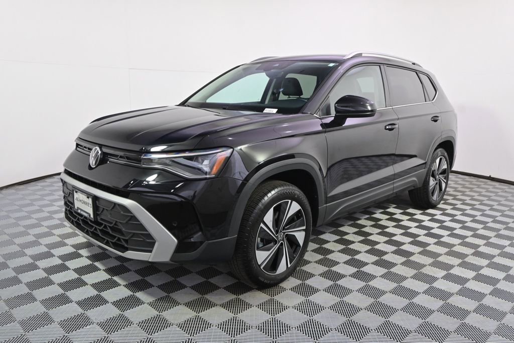 Used 2025 Volkswagen Taos SE AWD/4WD image 2
