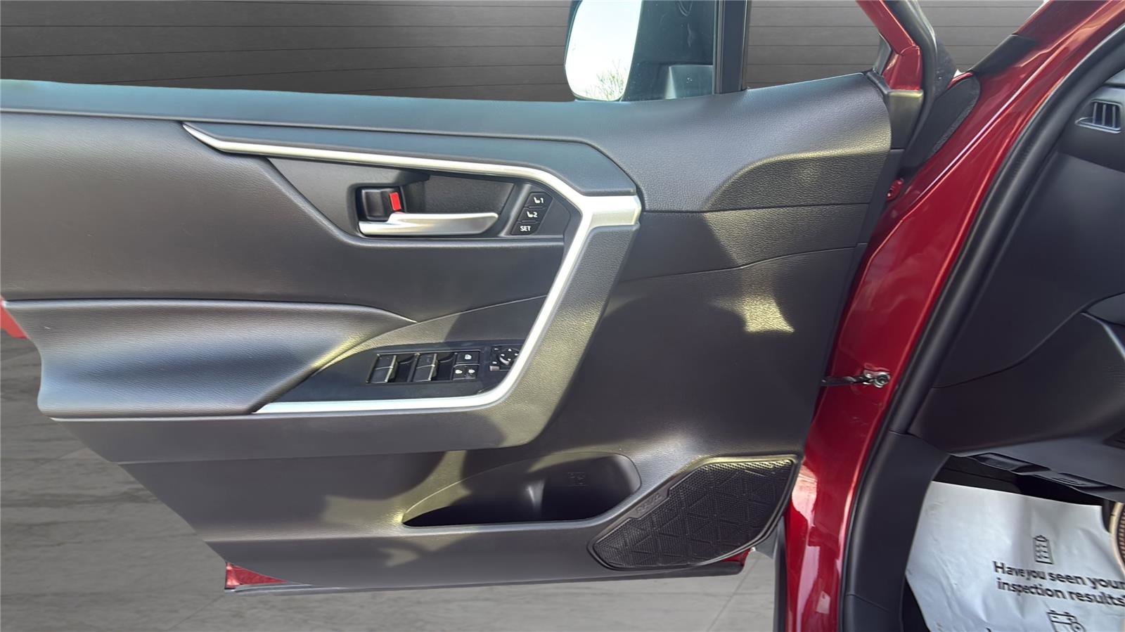 Used 2021 Toyota RAV4 XLE Premium image 28