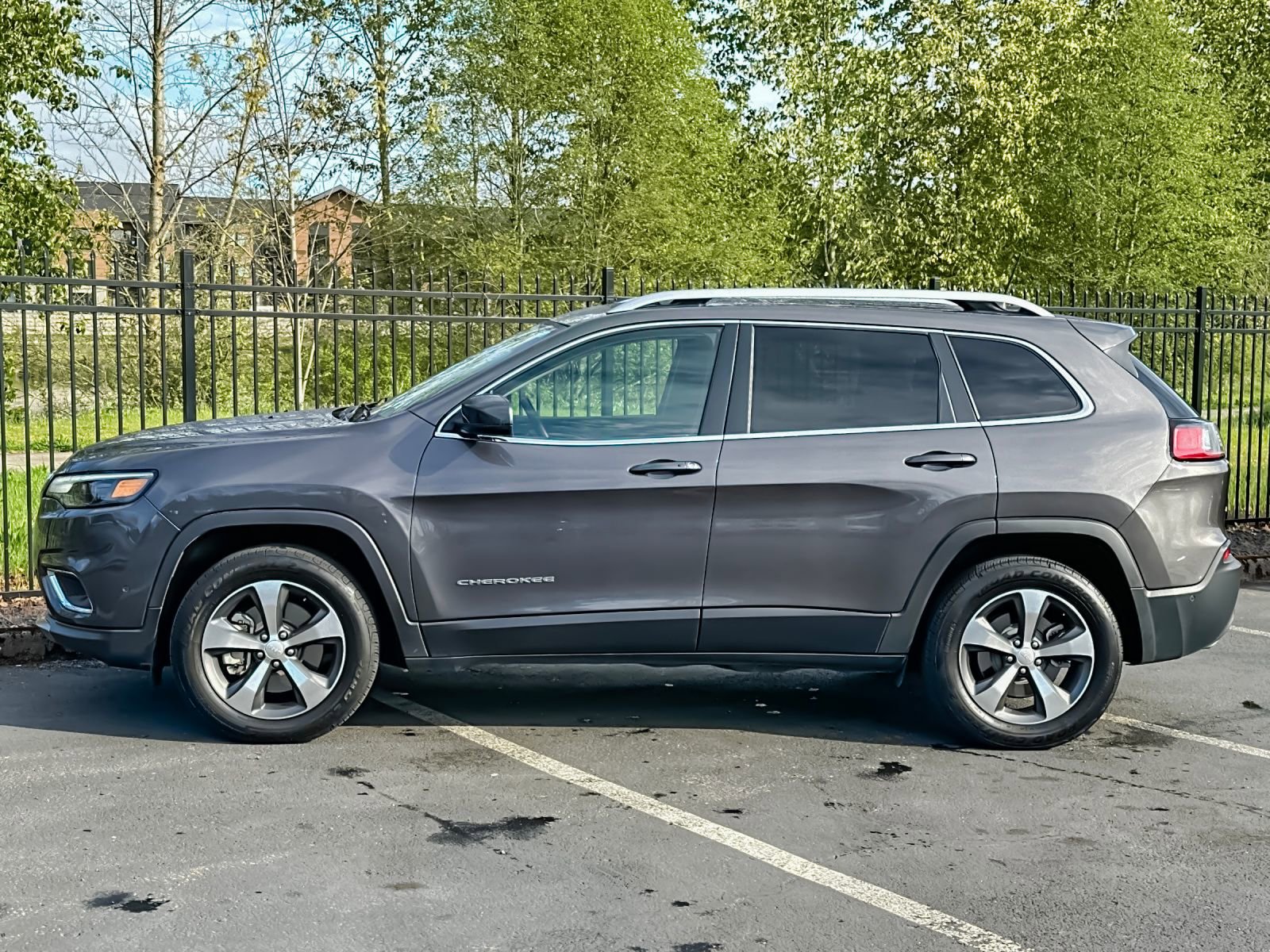 Used 2019 Jeep Cherokee Limited w/ Luxury Group image 6