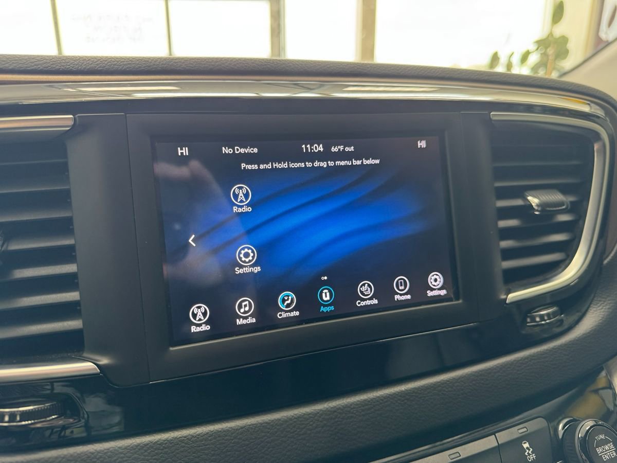 Used 2018 Chrysler Pacifica Touring-L FWD image 26