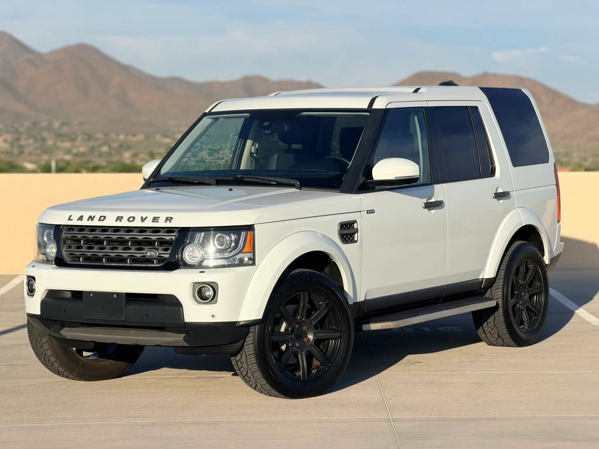 Used 2016 Land Rover LR4 HSE Silver Edition AWD/4WD image 2