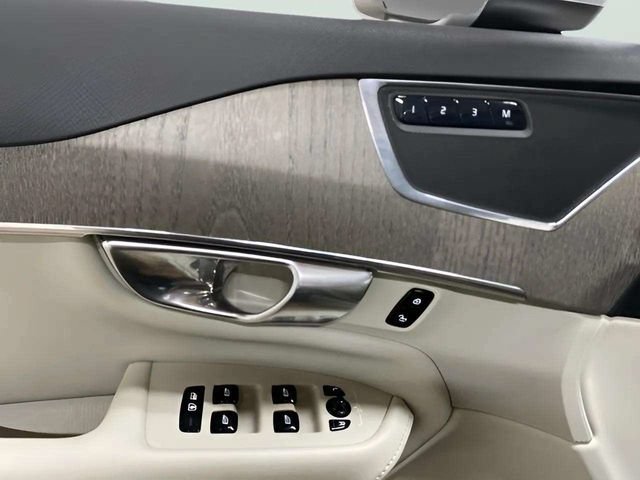 Used 2023 Volvo XC90 B6 Core AWD/4WD image 31