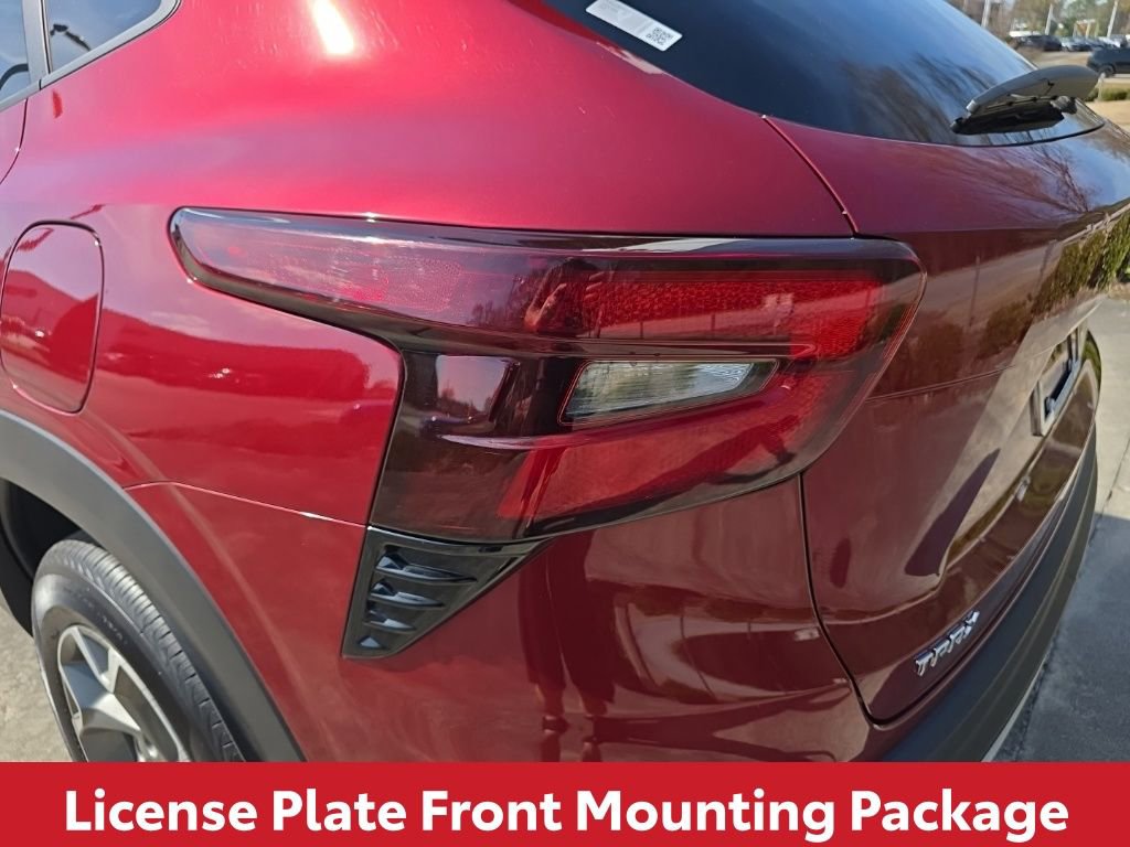 Used 2025 Chevrolet Trax LT w/ LT Convenience Package image 8