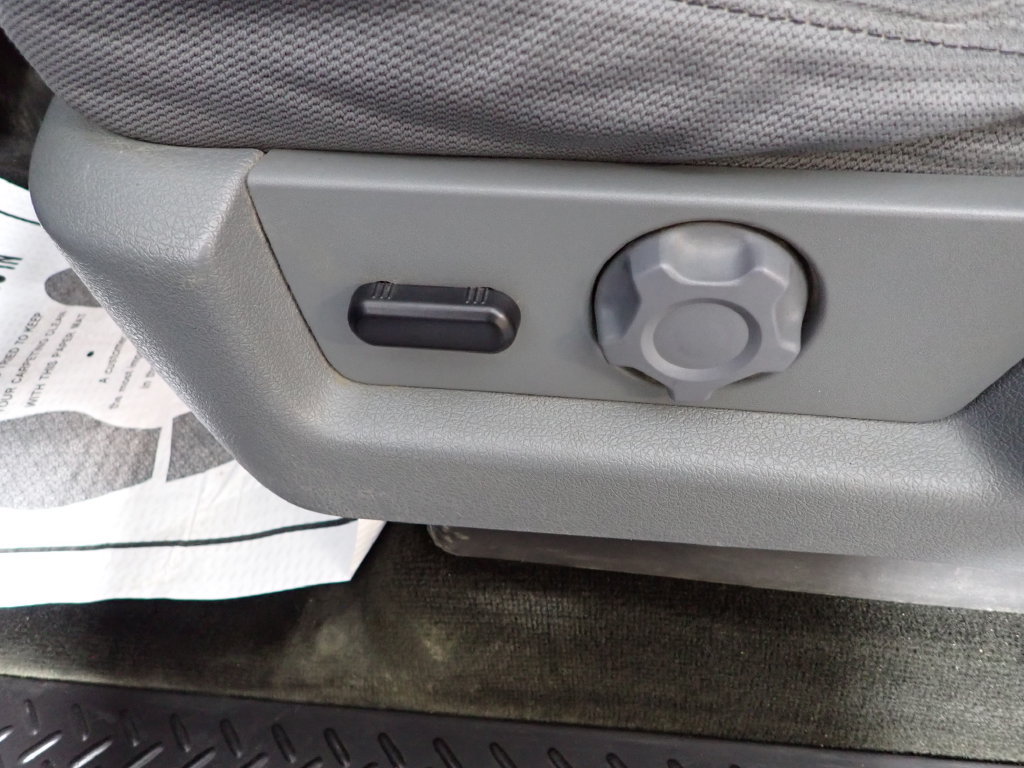 Used 2013 Ford F150 XLT w/ Mid Equipment Group AWD/4WD image 19