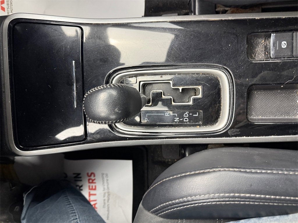 Used 2020 Mitsubishi Outlander SE image 20