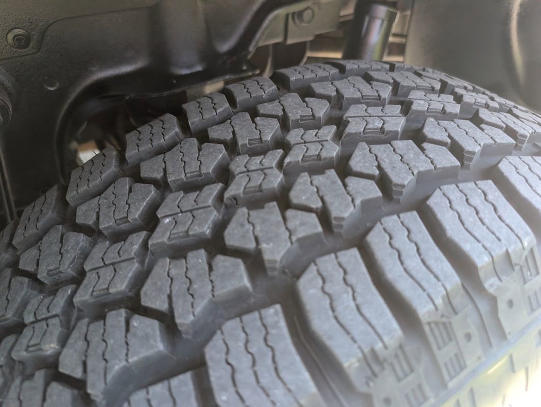 Used 2010 Jeep Commander Sport w/ Sun/Sound Group image 40