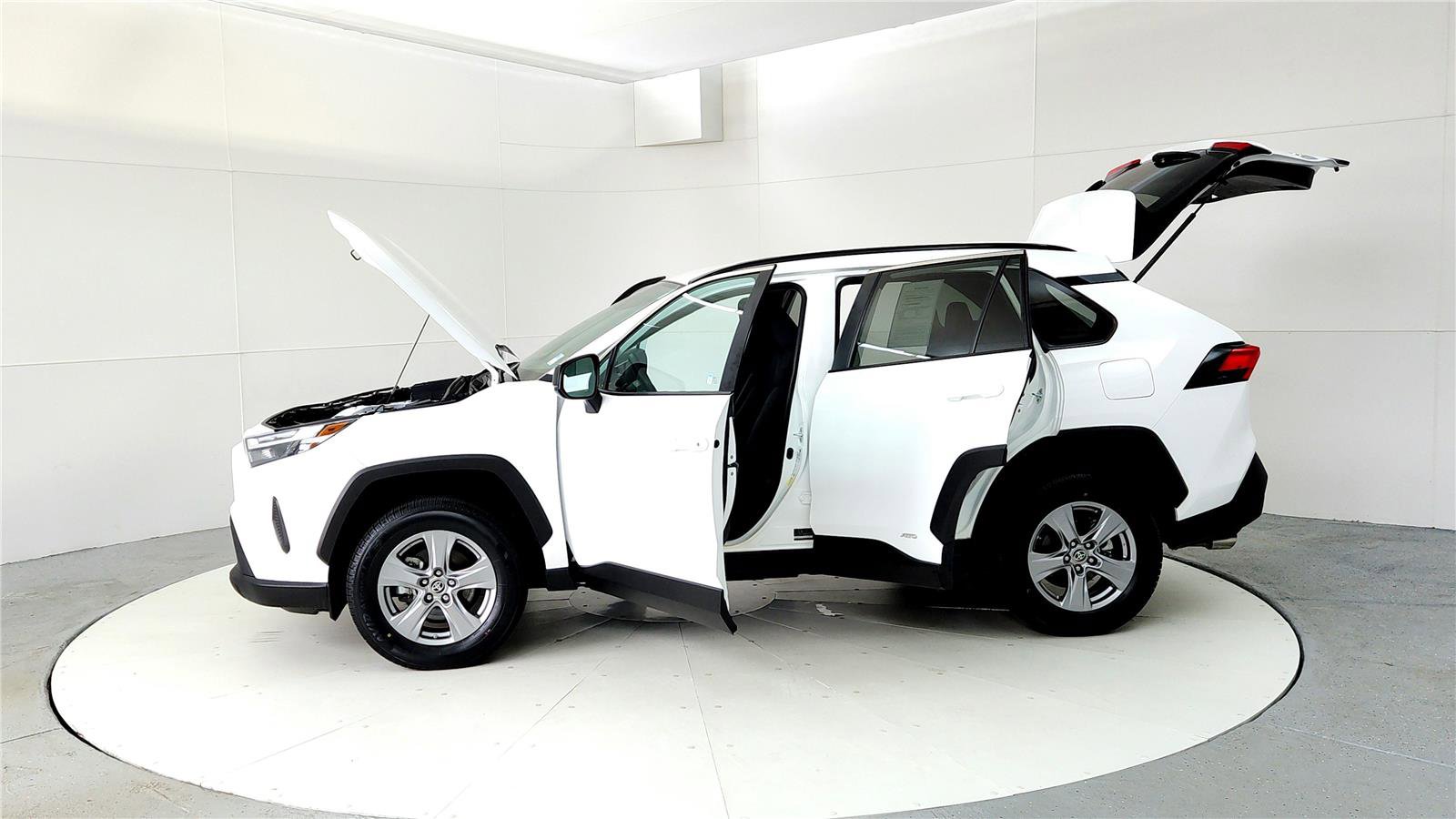 Certified 2024 Toyota RAV4 LE AWD/4WD image 10