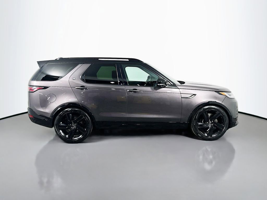 Used 2025 Land Rover Discovery Metropolitan Edition image 4