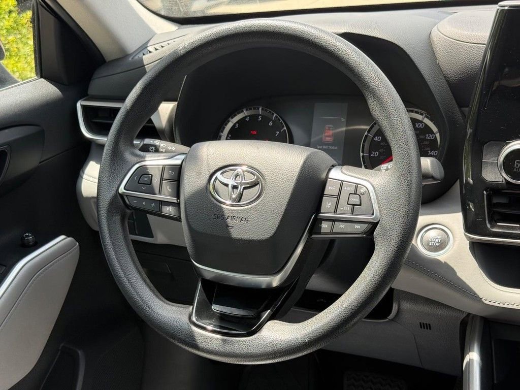 Used 2020 Toyota Highlander L AWD/4WD image 14