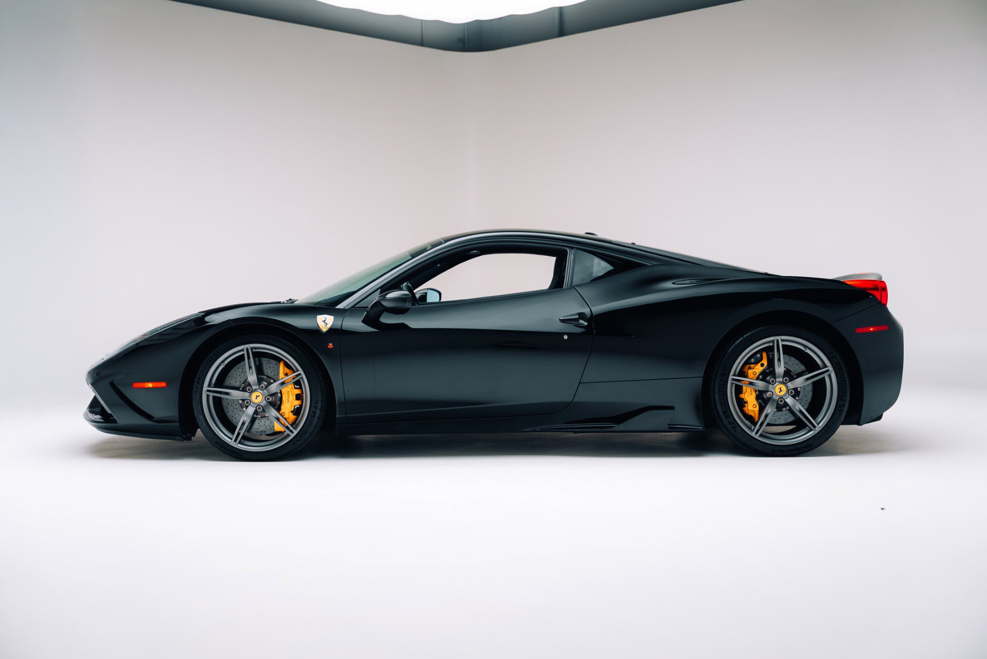 Used 2015 Ferrari 458 Speciale Coupe RWD image 3