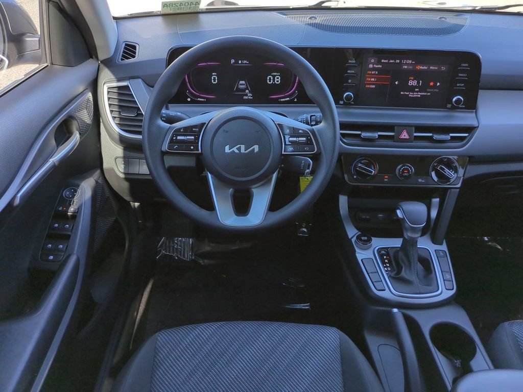 Used 2024 Kia Seltos LX image 16