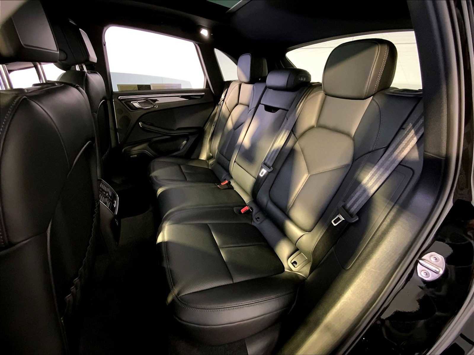 Certified 2024 Porsche Macan image 24