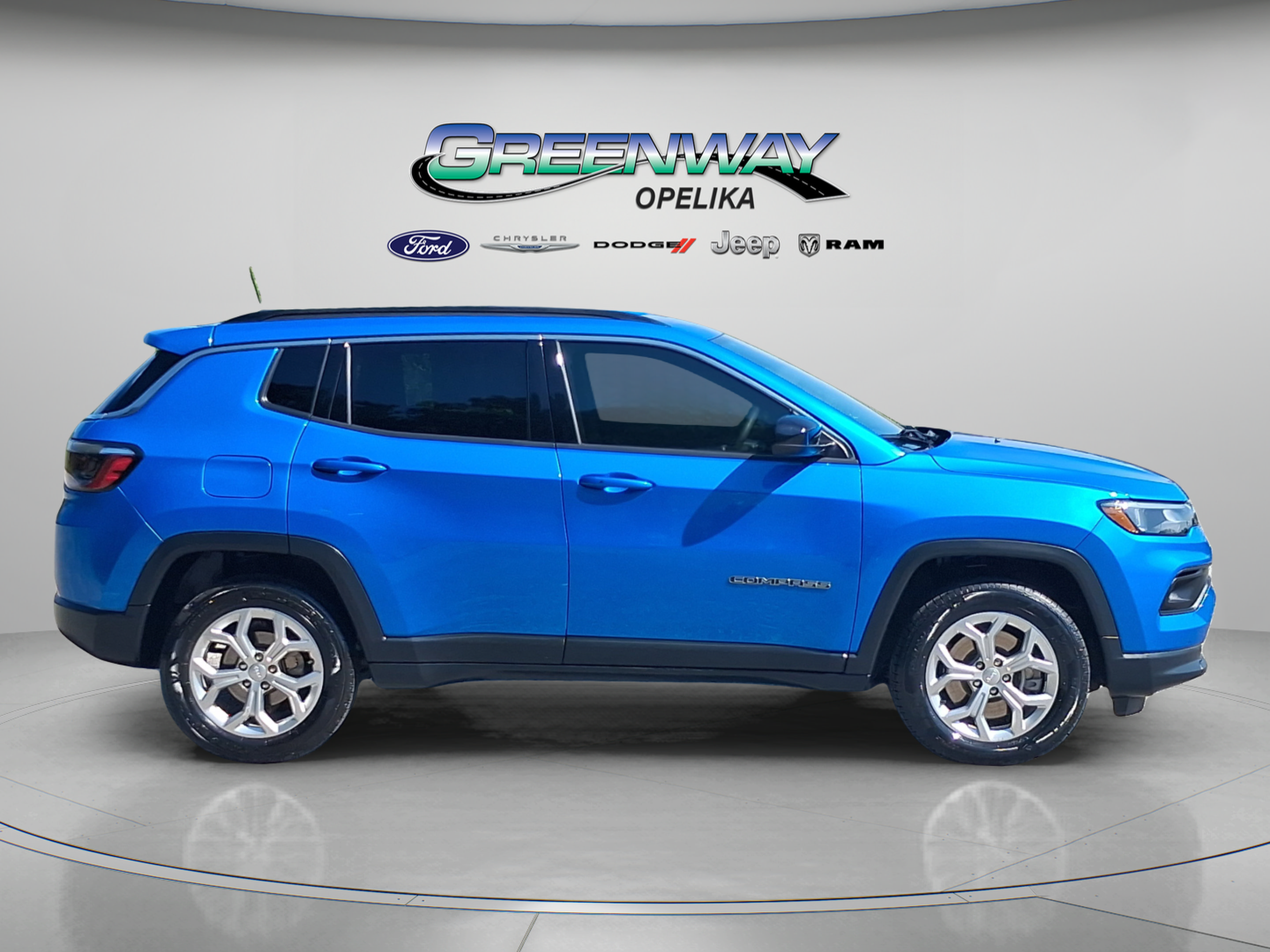 Used 2024 Jeep Compass Latitude AWD/4WD image 8