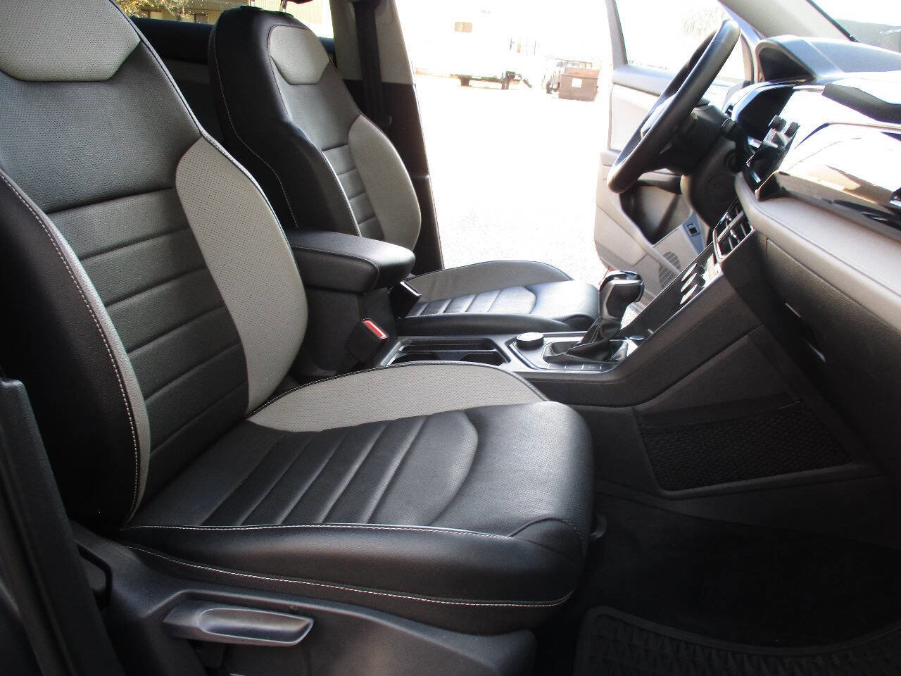 Used 2022 Volkswagen Taos SEL image 25