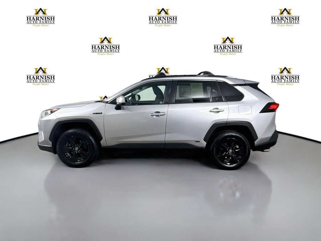 Used 2021 Toyota RAV4 XLE w/ Convenience Package AWD/4WD image 4
