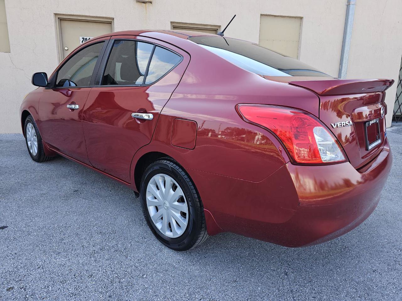 Used 2013 Nissan Versa SV FWD image 21