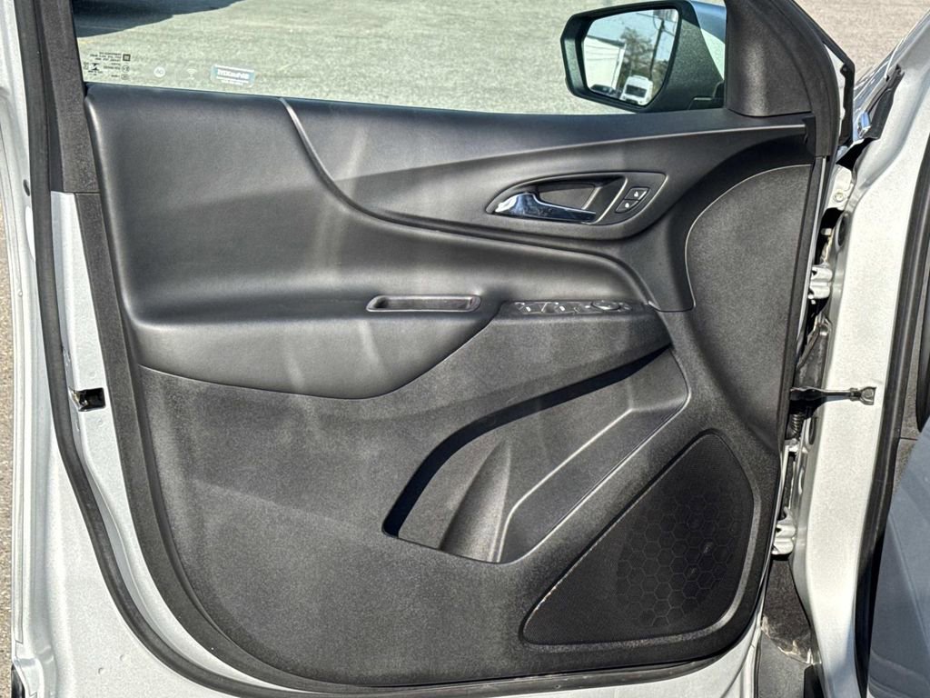 Used 2021 Chevrolet Equinox LT image 18