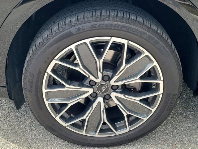 Certified 2025 Audi Q5 Premium Plus w/ Premium Plus image 9