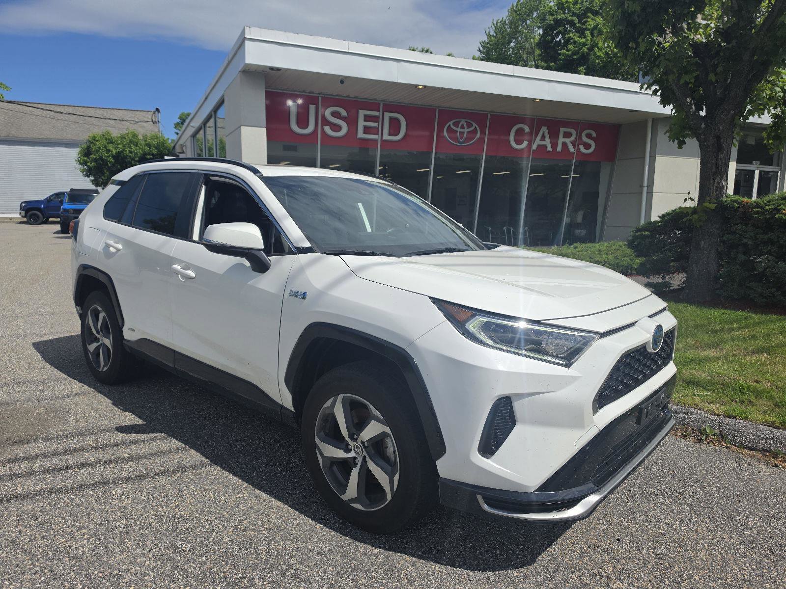 Used 2021 Toyota RAV4 SE w/ Weather & Moonroof Package AWD/4WD video 1