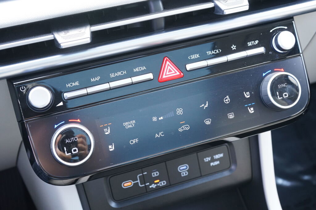 Certified 2025 Hyundai Tucson Limited AWD/4WD image 26
