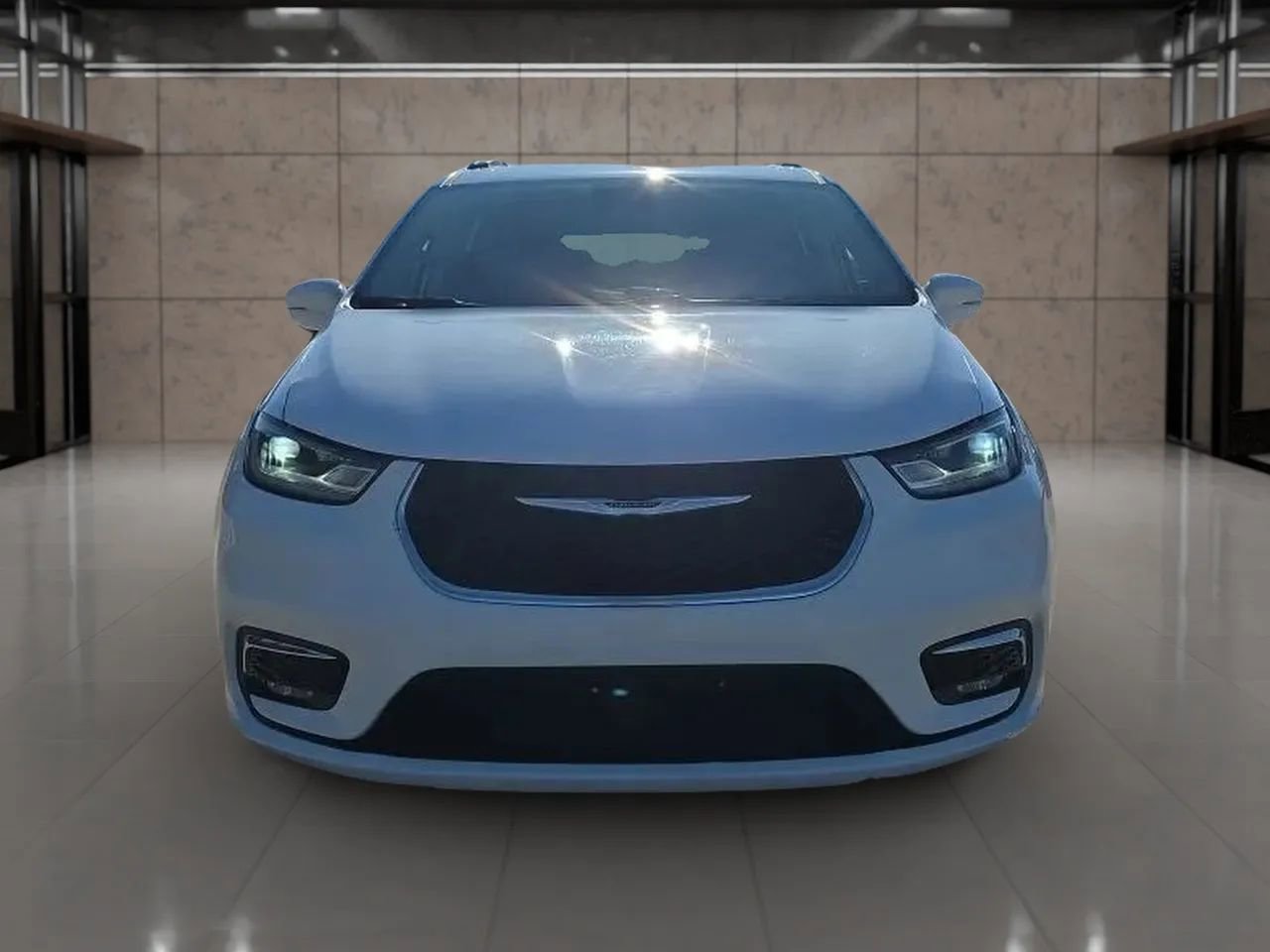 Used 2022 Chrysler Pacifica Touring-L FWD image 4