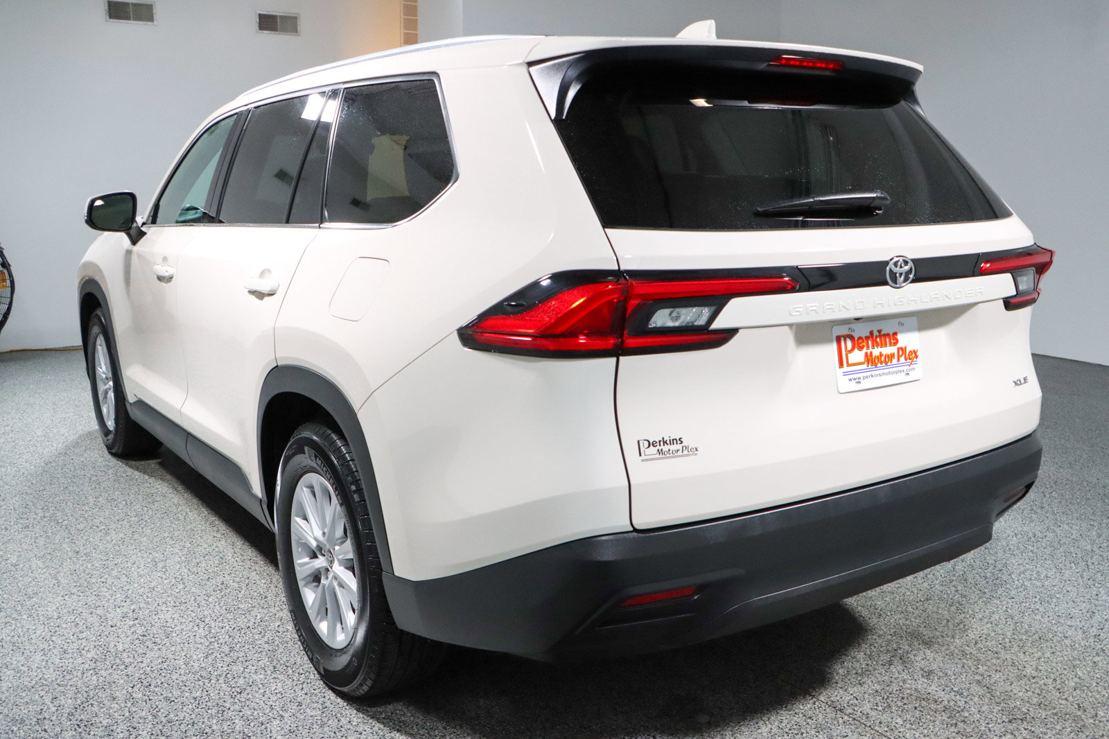 Used 2024 Toyota Grand Highlander XLE image 9