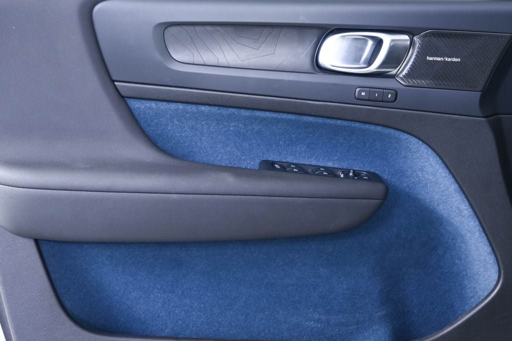 Certified 2023 Volvo C40 P8 Recharge Ultimate AWD/4WD image 8