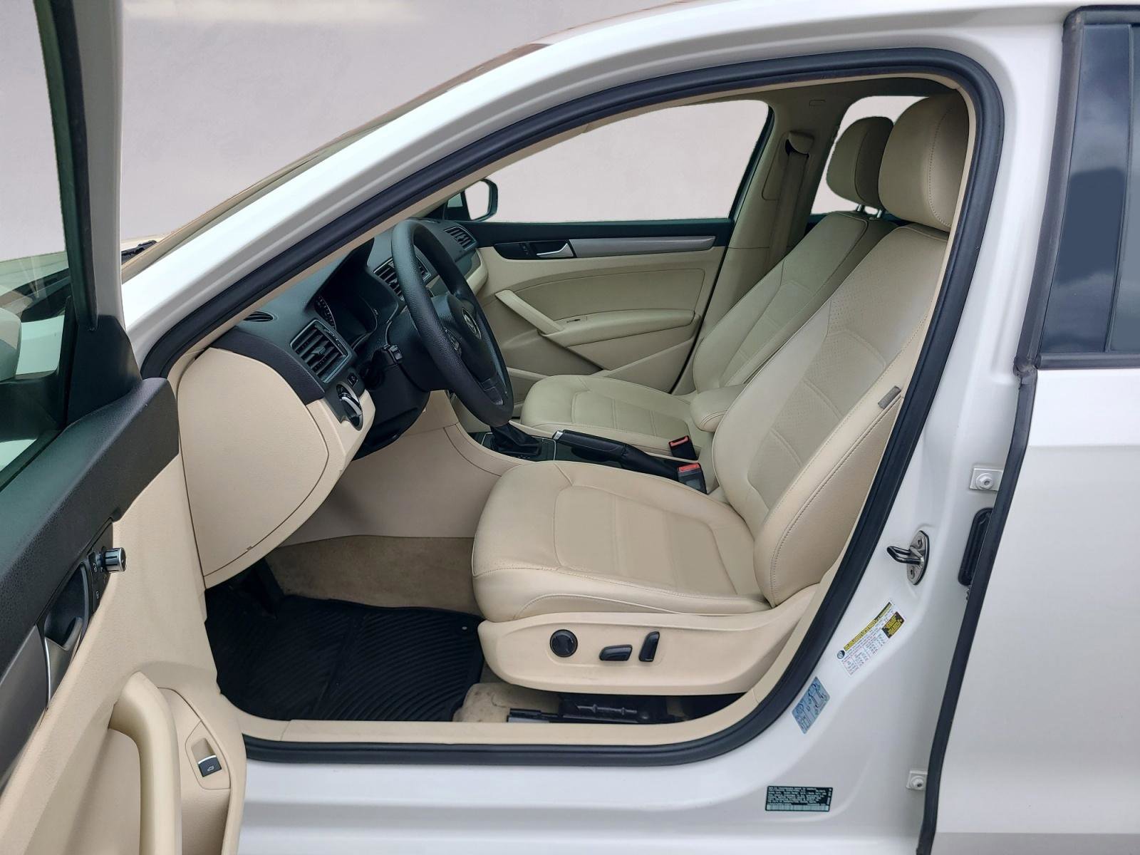 Used 2013 Volkswagen Passat 2.5 S image 11