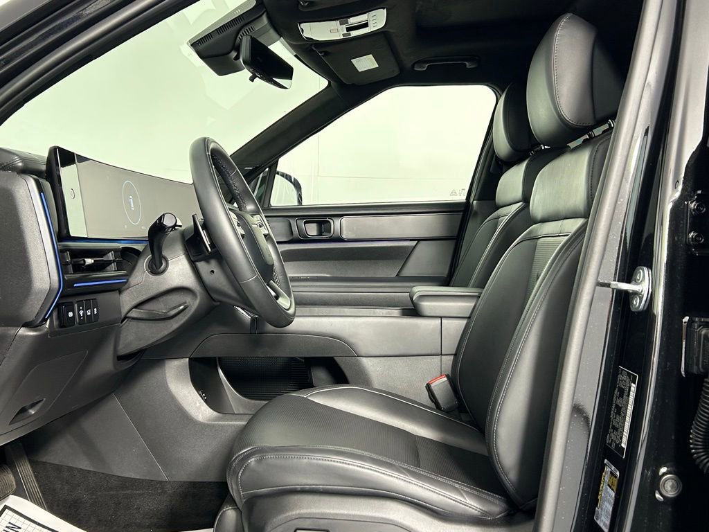 Used 2025 Hyundai Santa Fe Calligraphy image 32