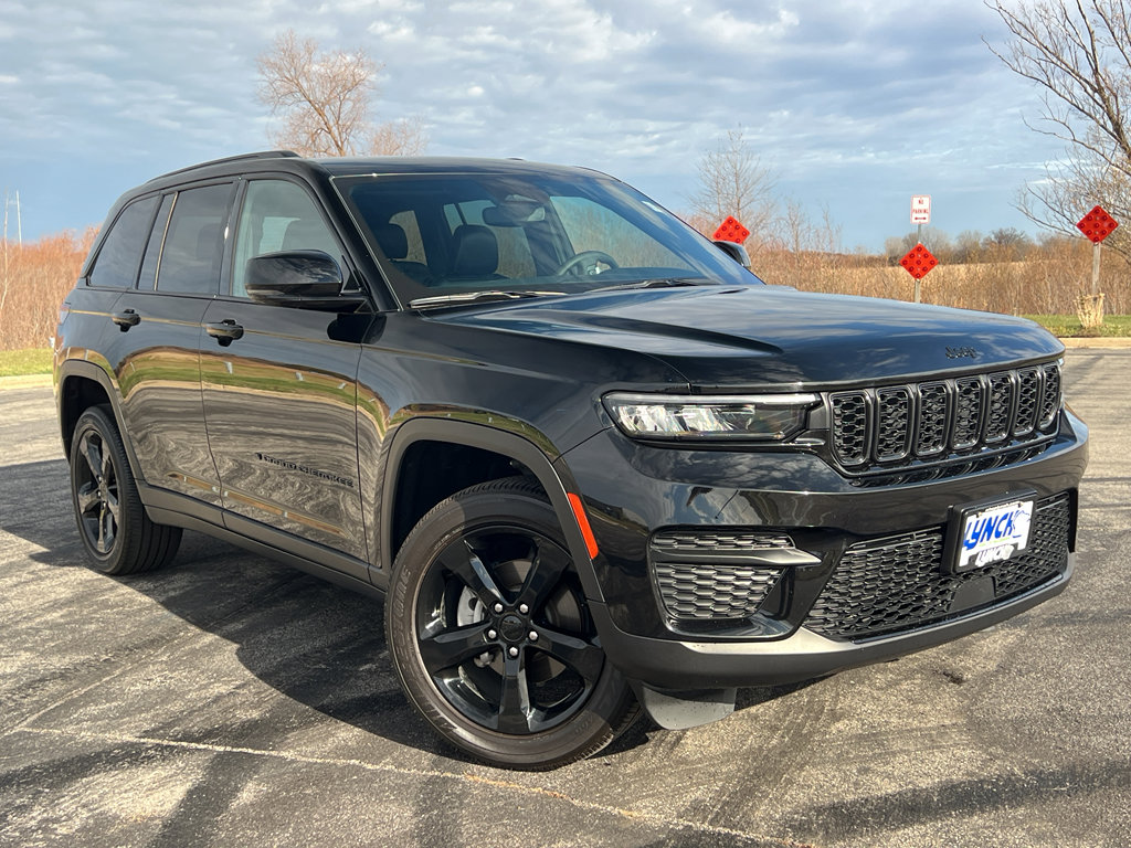 Used 2024 Jeep Grand Cherokee Altitude image 5
