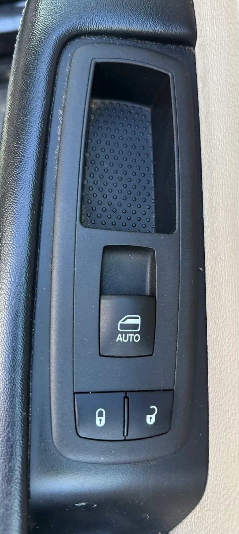 Used 2022 Chrysler Pacifica Touring-L FWD image 40