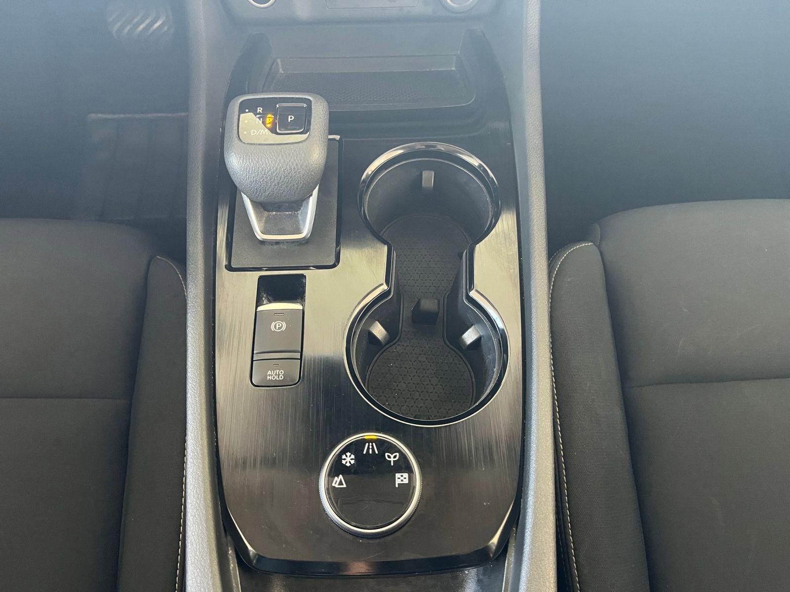 Used 2023 Nissan Rogue S image 40