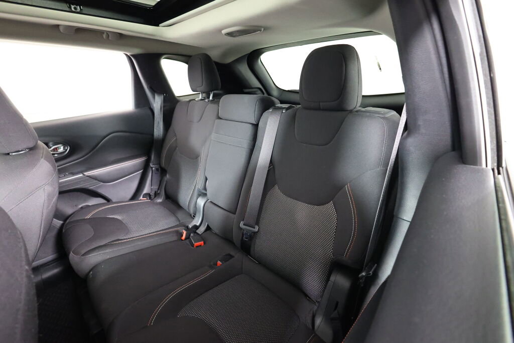 Used 2016 Jeep Cherokee 75th Anniversary image 15