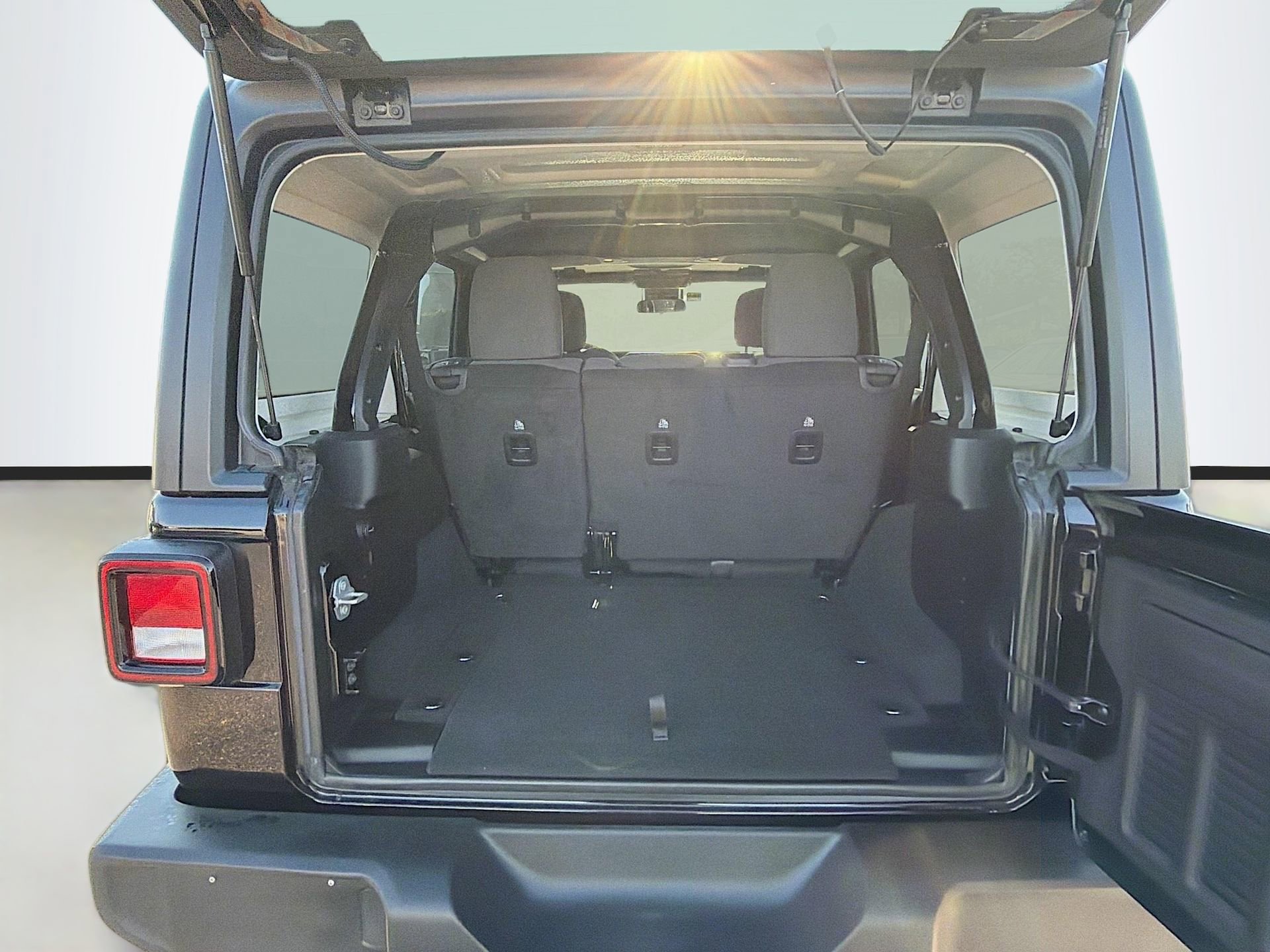 Used 2024 Jeep Wrangler Sport S image 13