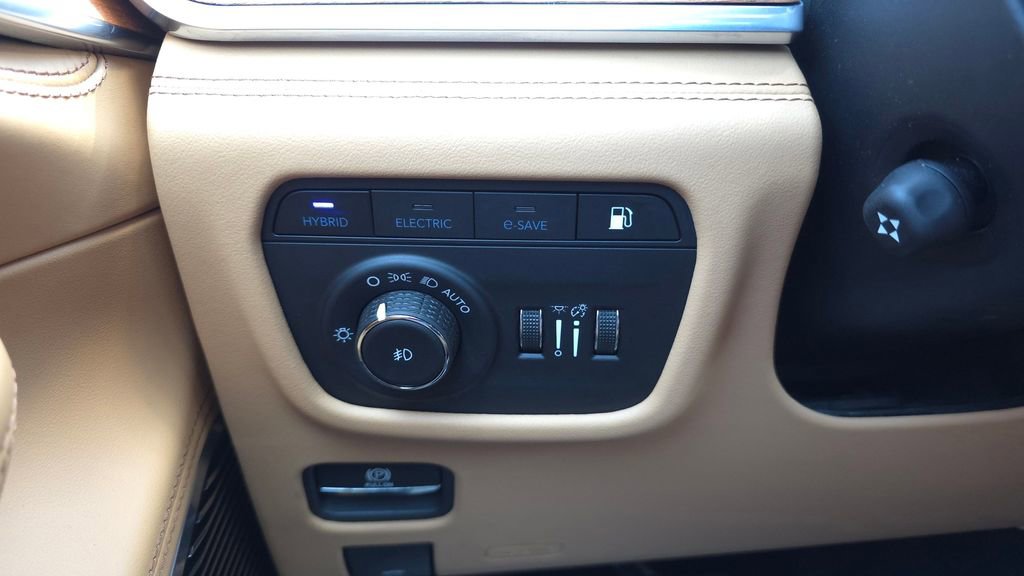 Used 2023 Jeep Grand Cherokee Summit AWD/4WD image 31