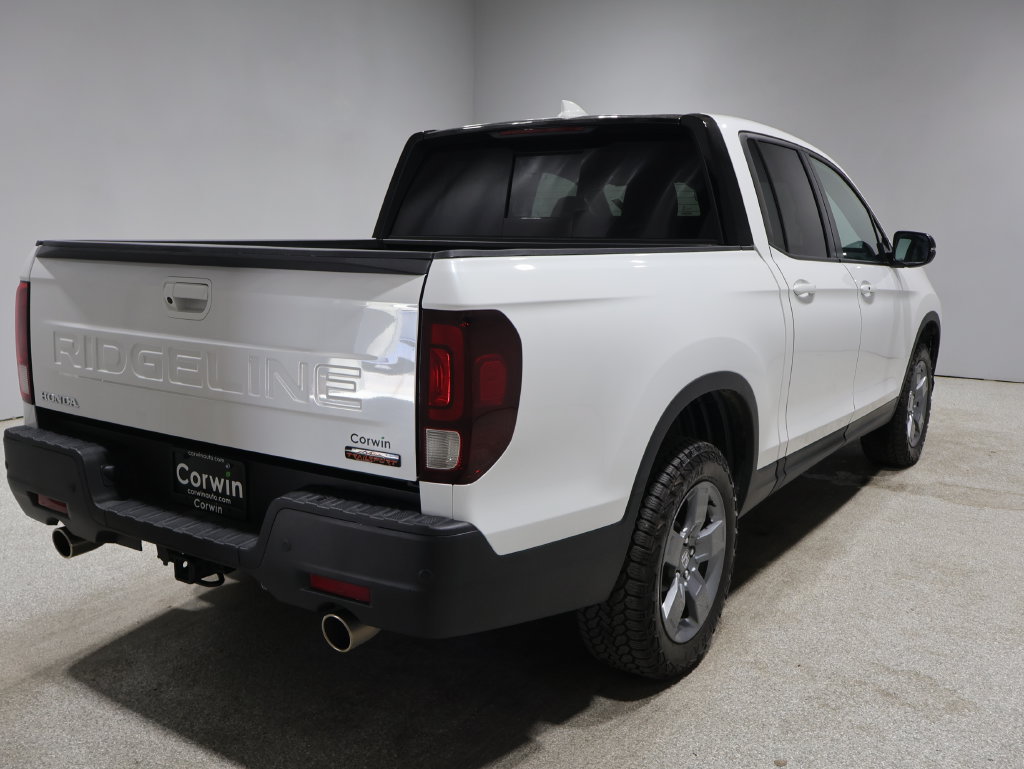 Used 2025 Honda Ridgeline TrailSport image 2