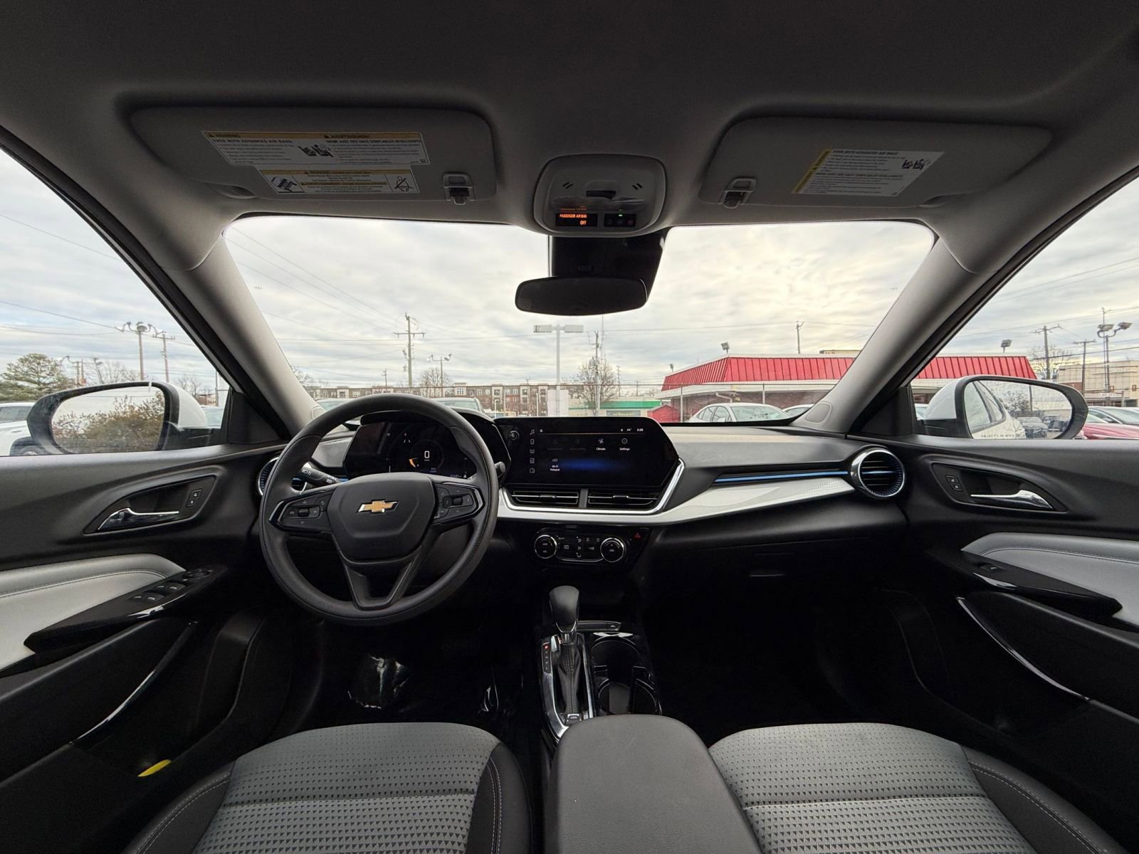 Used 2025 Chevrolet Trax LT image 31