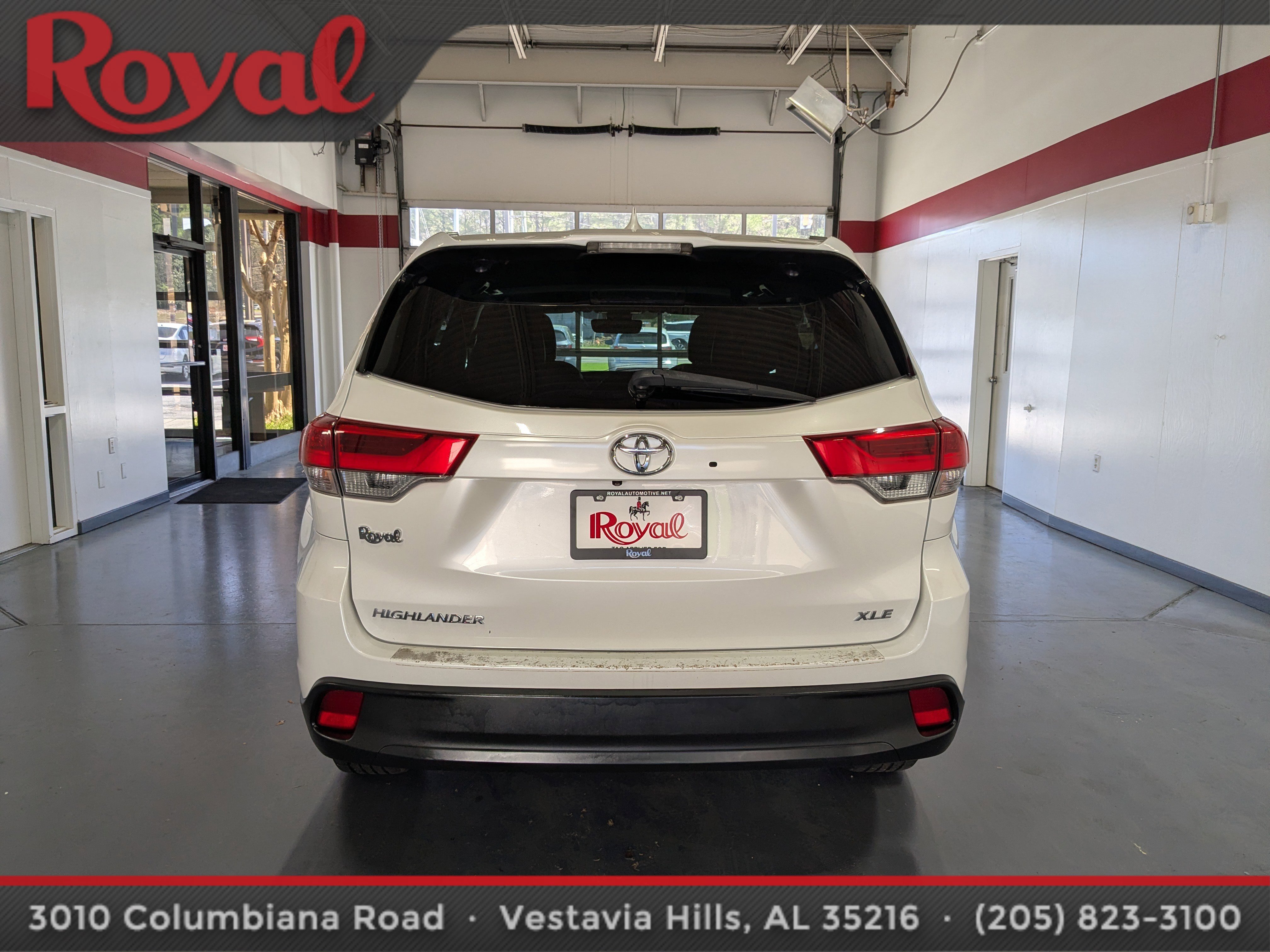 Used 2018 Toyota Highlander XLE image 3