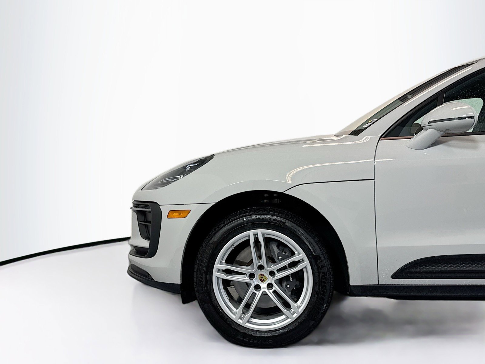Certified 2025 Porsche Macan AWD/4WD image 29