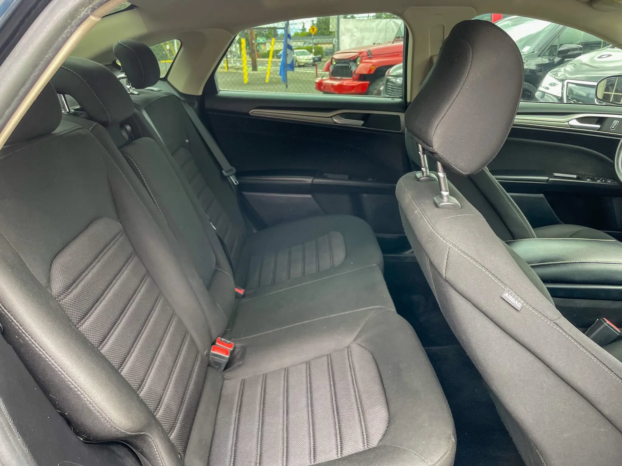 Used 2020 Ford Fusion SE FWD image 35