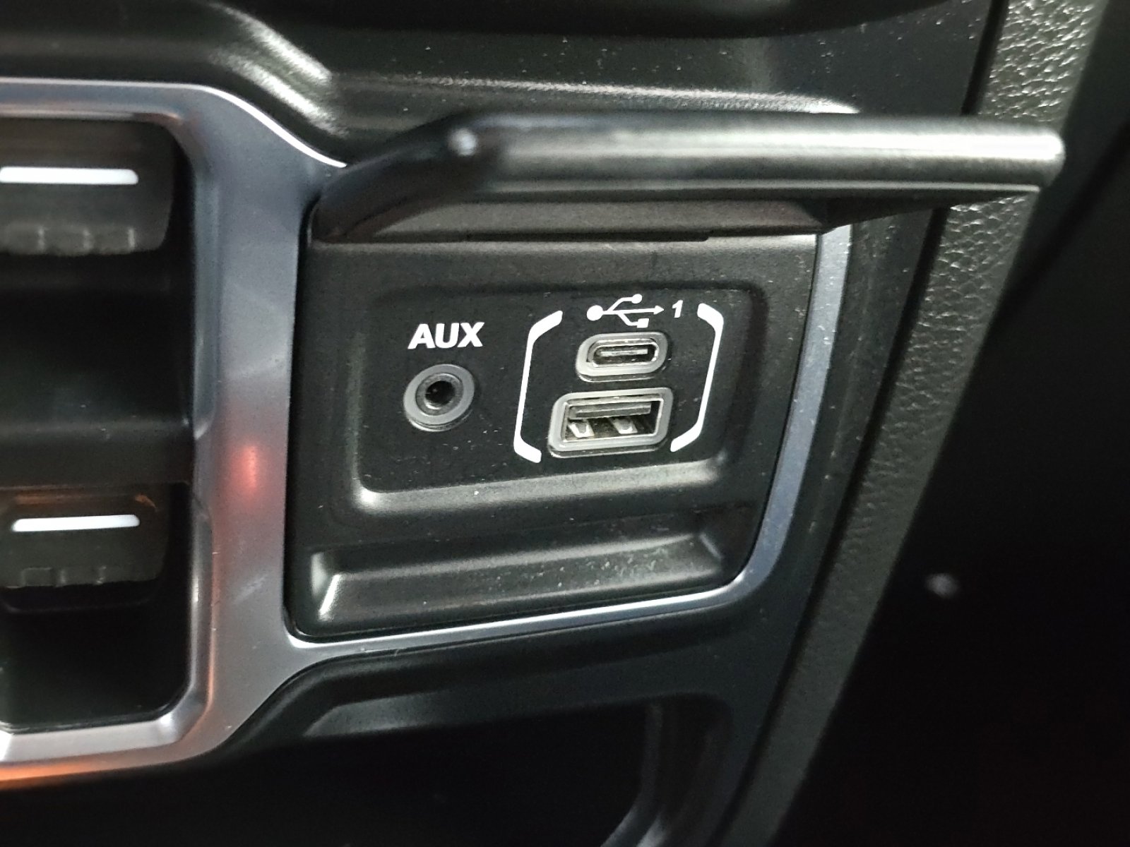 Used 2020 Jeep Gladiator Overland image 10