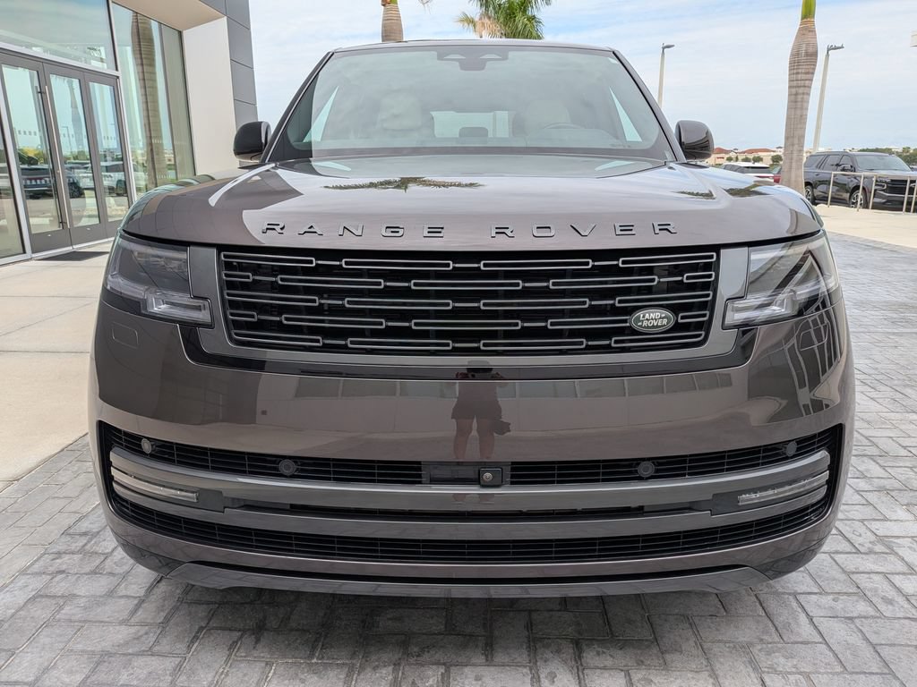 Certified 2025 Land Rover Range Rover SE AWD/4WD image 3