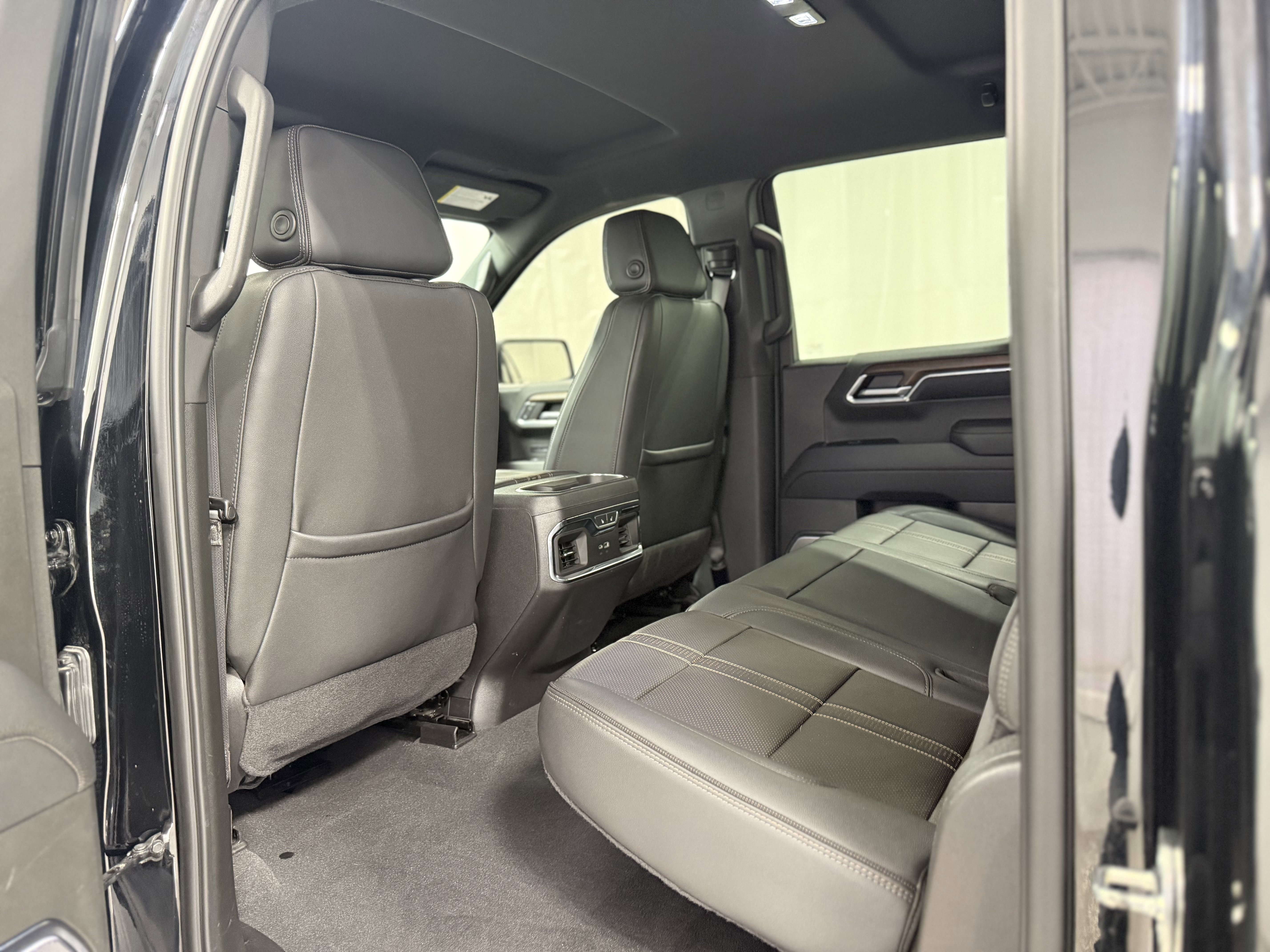 Certified 2024 Chevrolet Silverado 1500 High Country w/ Technology Package image 27