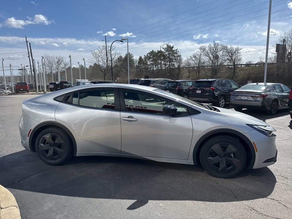 Used 2025 Toyota Prius LE image 6