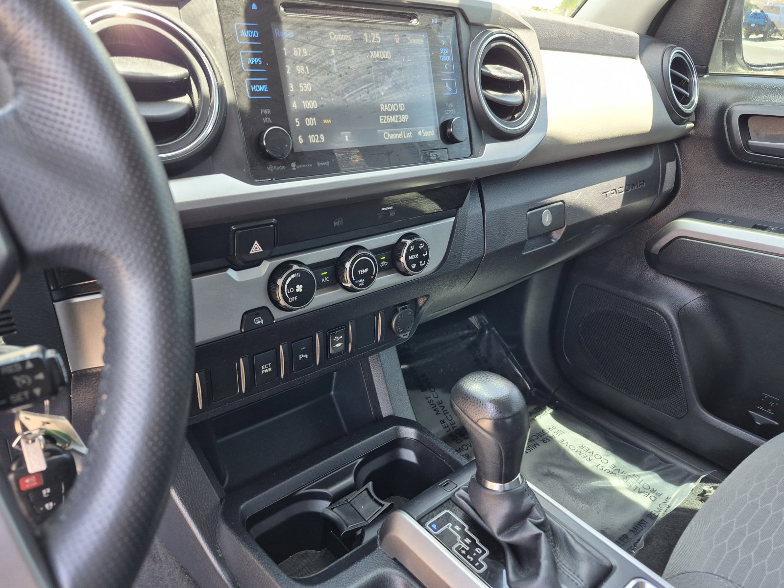 Used 2017 Toyota Tacoma SR5 w/ Tow Package RWD image 11