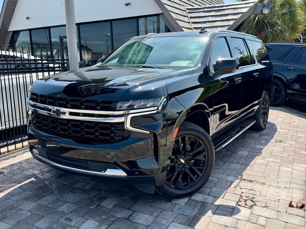 Used 2023 Chevrolet Suburban LS RWD image 2