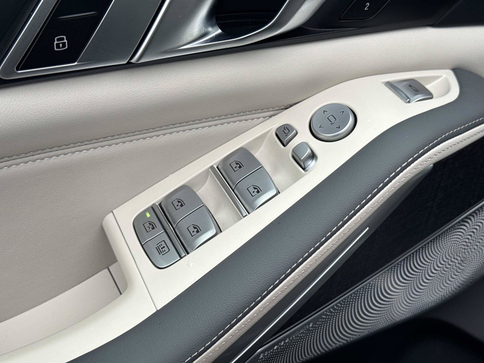 Certified 2025 BMW ALPINA XB7 AWD/4WD image 18