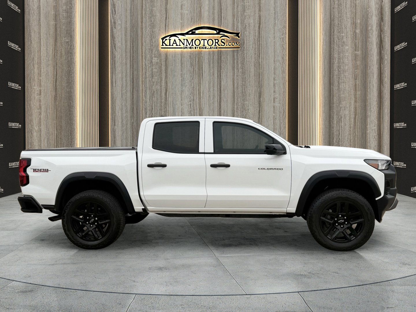 Used 2024 Chevrolet Colorado Trail Boss w/ Technology Package AWD/4WD image 10