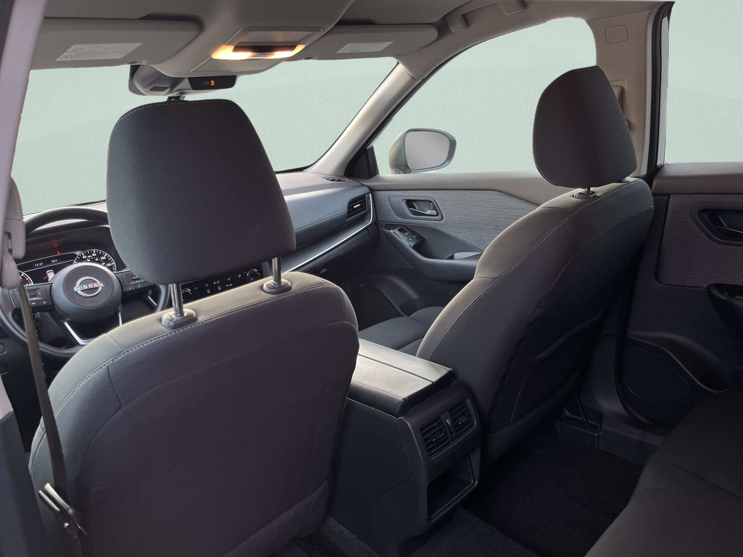Used 2023 Nissan Rogue S AWD/4WD image 22