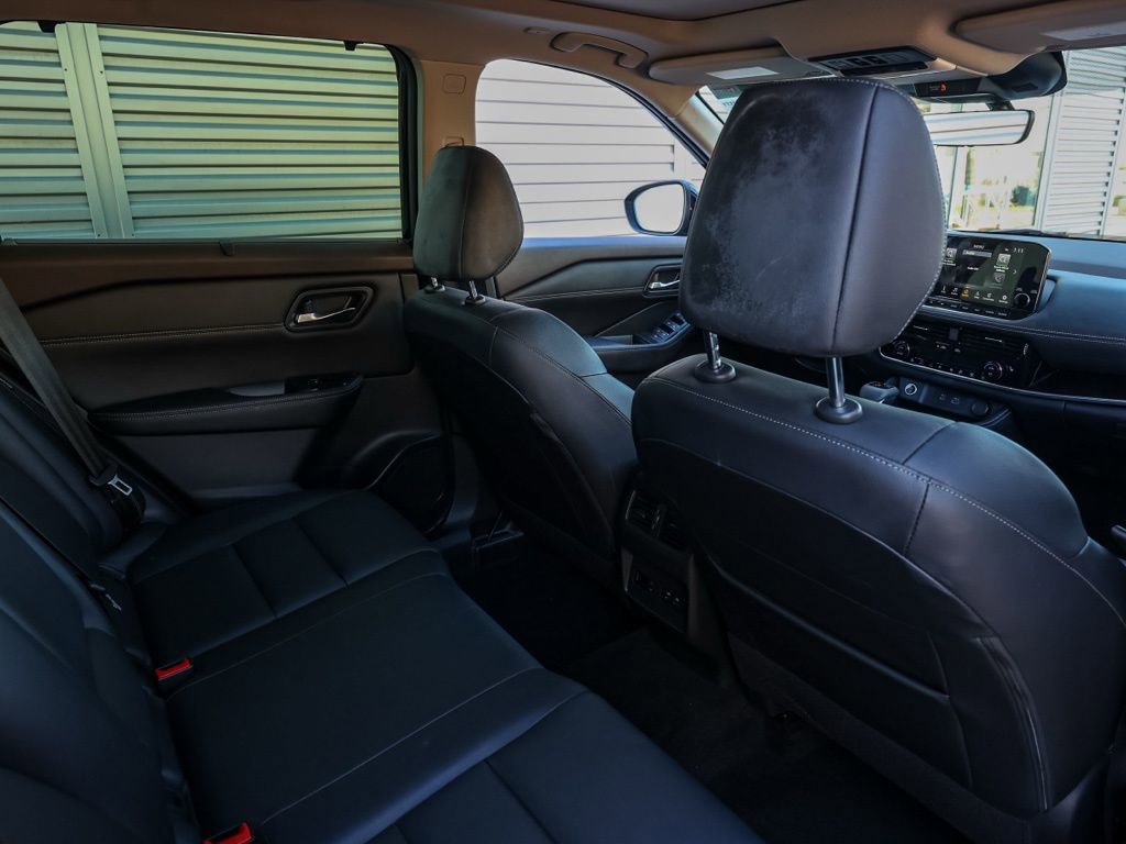 Used 2023 Nissan Rogue SL w/ SL Premium Package image 17